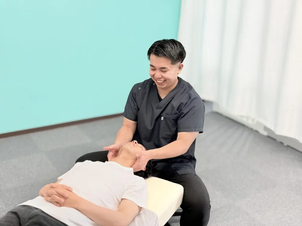 首の施術